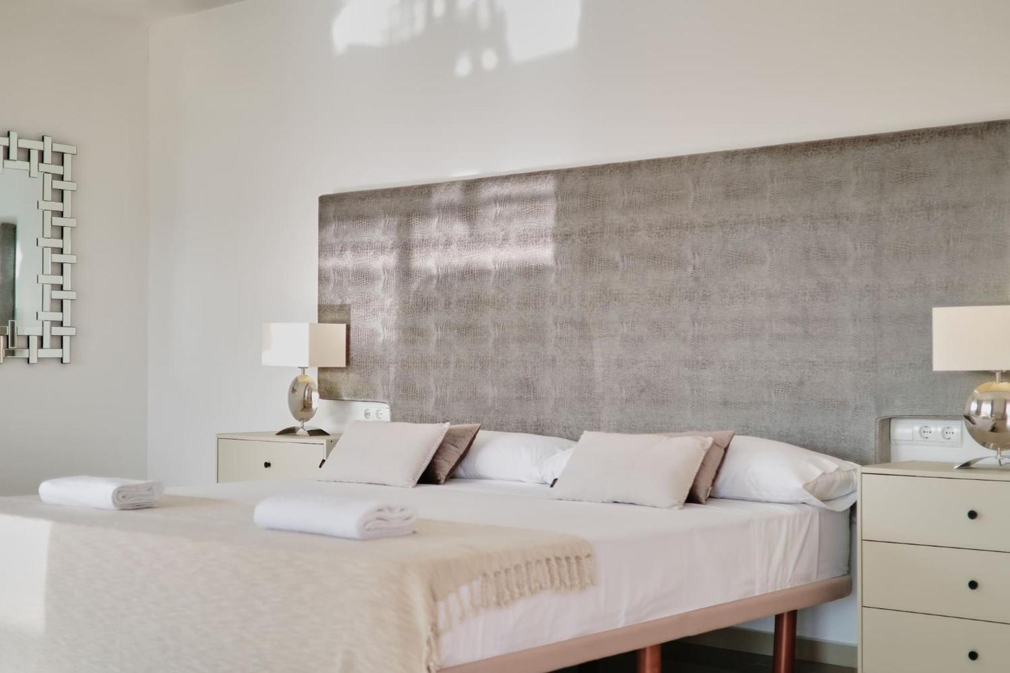 Villa Romeo 2Km From Ibiza Town And 1Km From Talamanca Beach Santa Eularia des Riu Buitenkant foto